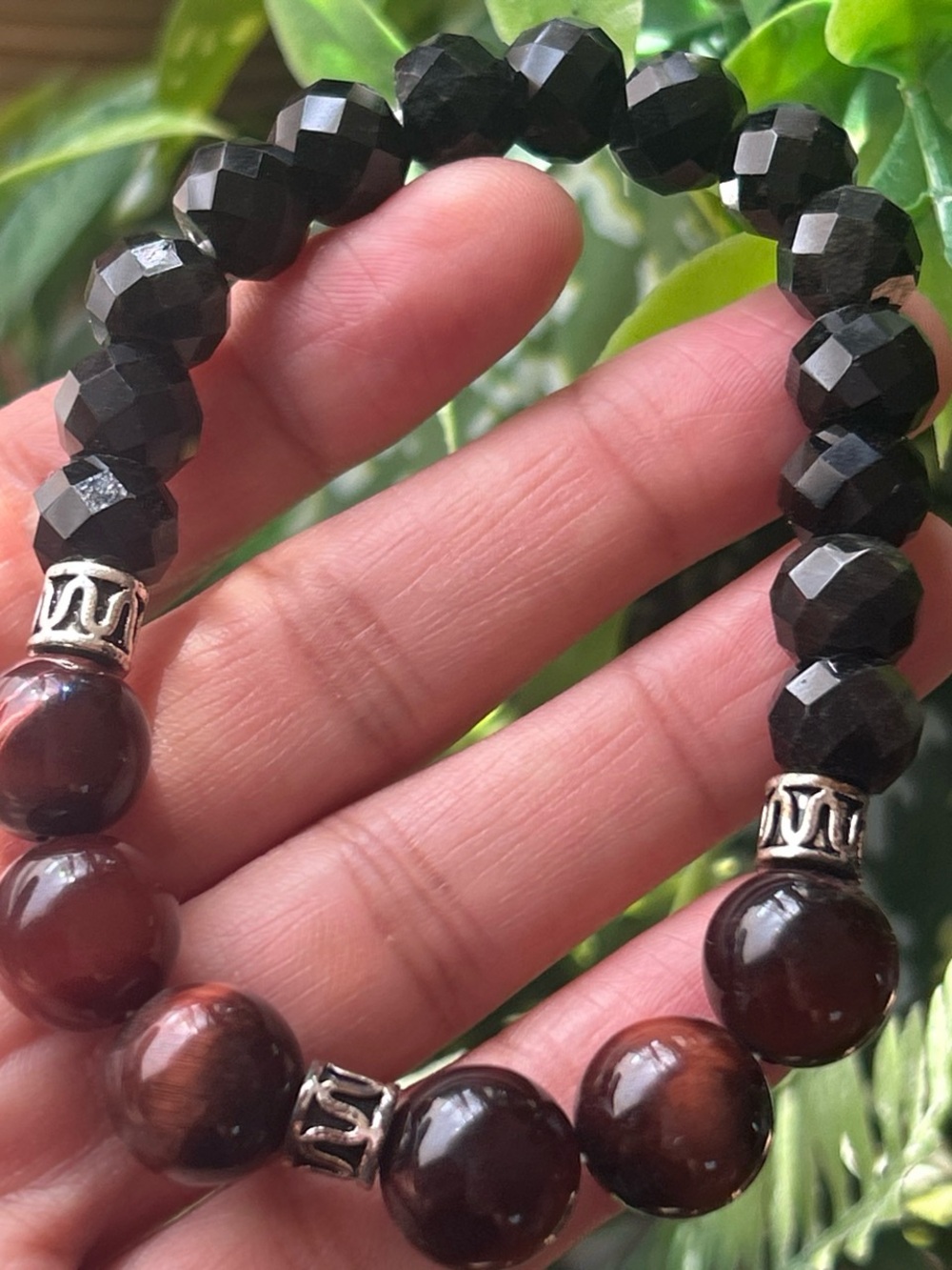 Red tiger eye and faceted black obsidian beaded stretch bracelet - Picture 10 of 10